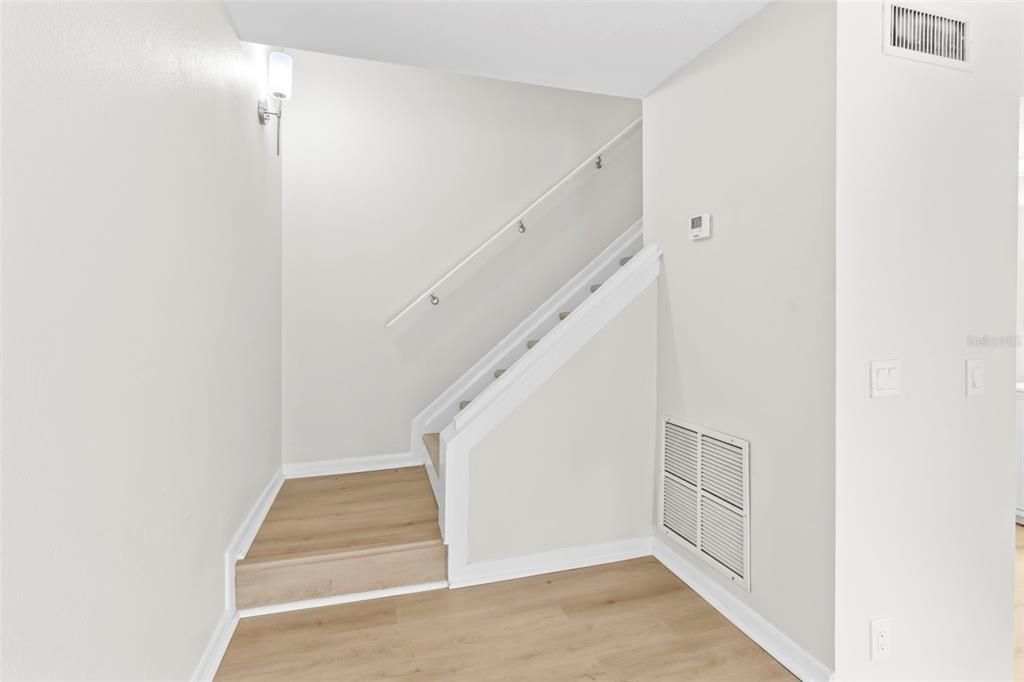 For Sale: $169,900 (2 beds, 1 baths, 1104 Square Feet)