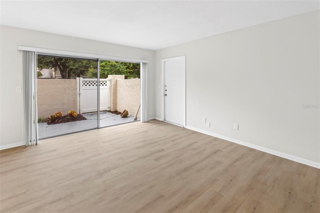 For Sale: $169,900 (2 beds, 1 baths, 1104 Square Feet)