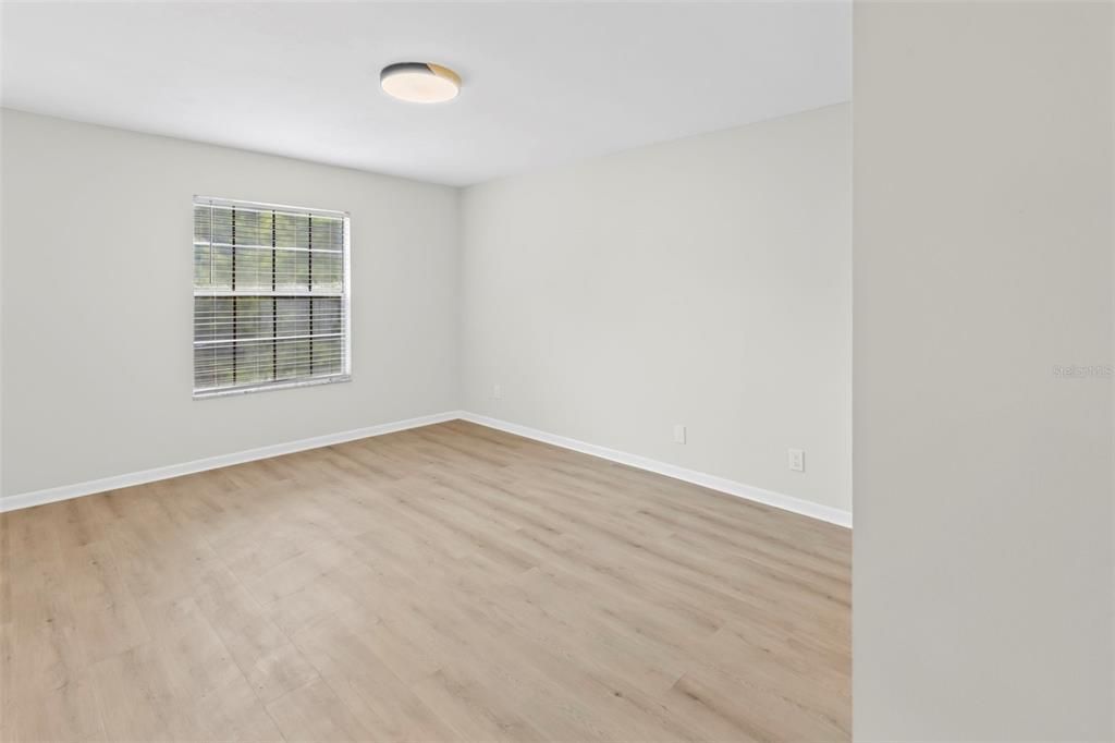 For Sale: $169,900 (2 beds, 1 baths, 1104 Square Feet)