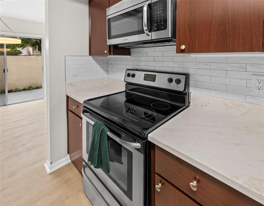 For Sale: $169,900 (2 beds, 1 baths, 1104 Square Feet)