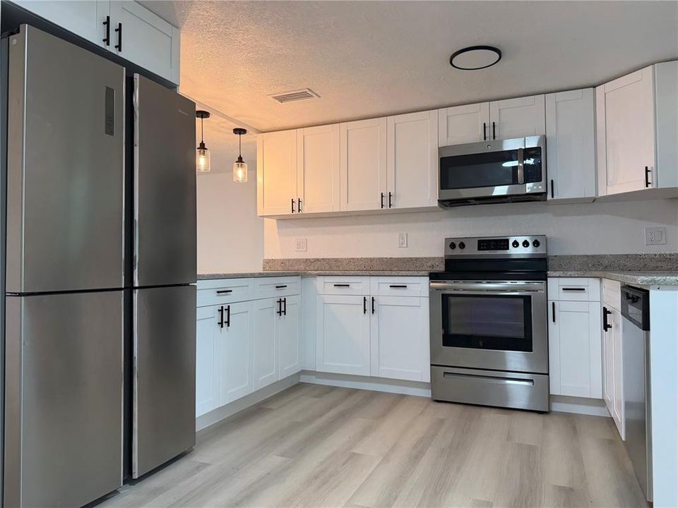 For Sale: $229,900 (3 beds, 1 baths, 984 Square Feet)