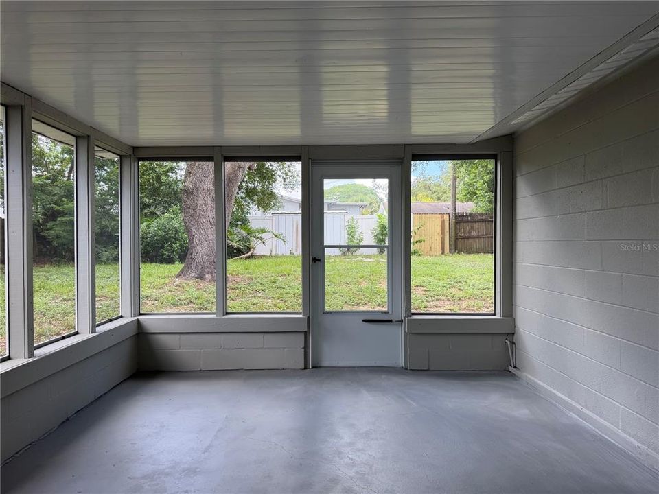For Sale: $229,900 (3 beds, 1 baths, 984 Square Feet)