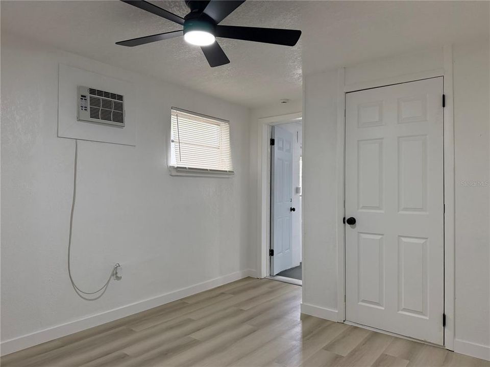 For Sale: $229,900 (3 beds, 1 baths, 984 Square Feet)