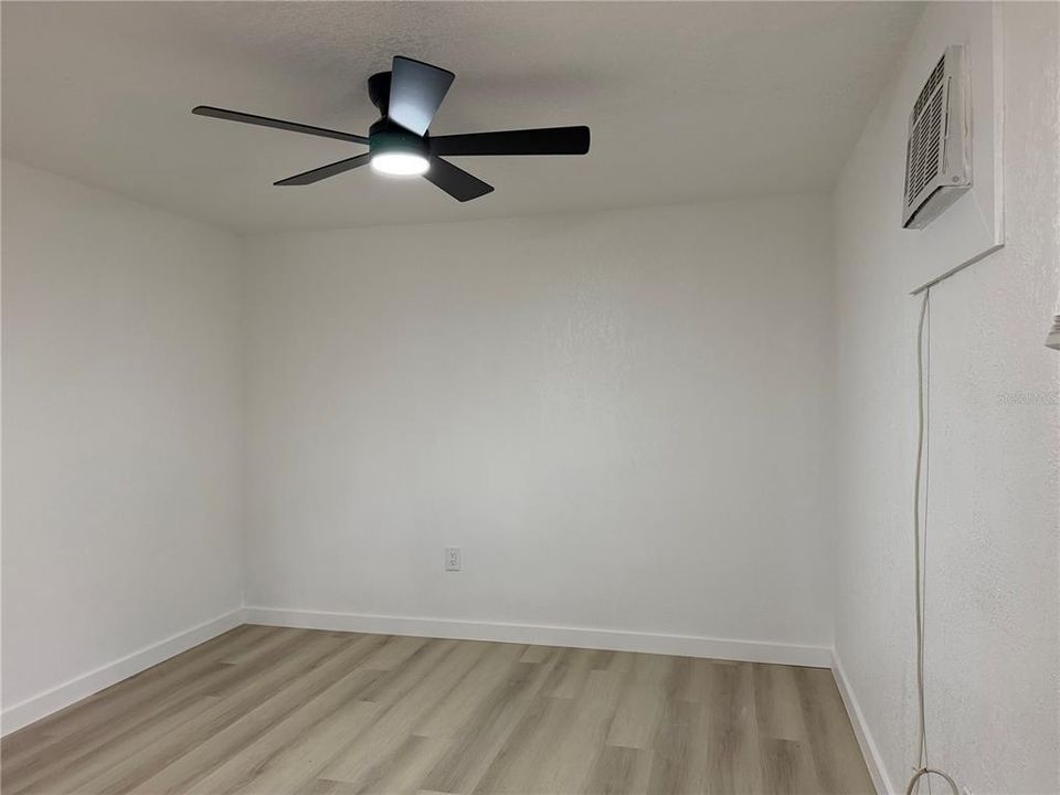For Sale: $229,900 (3 beds, 1 baths, 984 Square Feet)