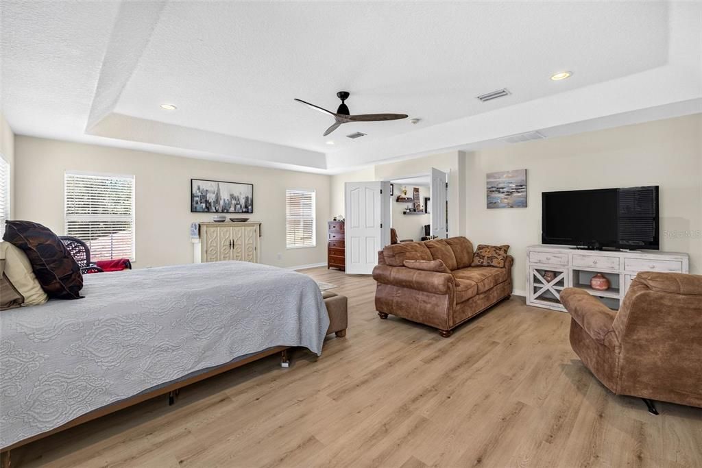 En Venta: $499,999 (4 camas, 3 baños, 3474 Pies cuadrados)