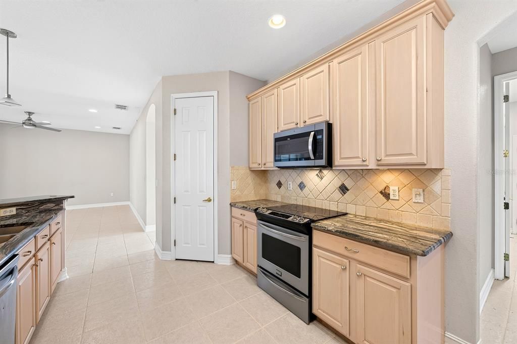 Active With Contract: $525,000 (4 beds, 3 baths, 2268 Square Feet)