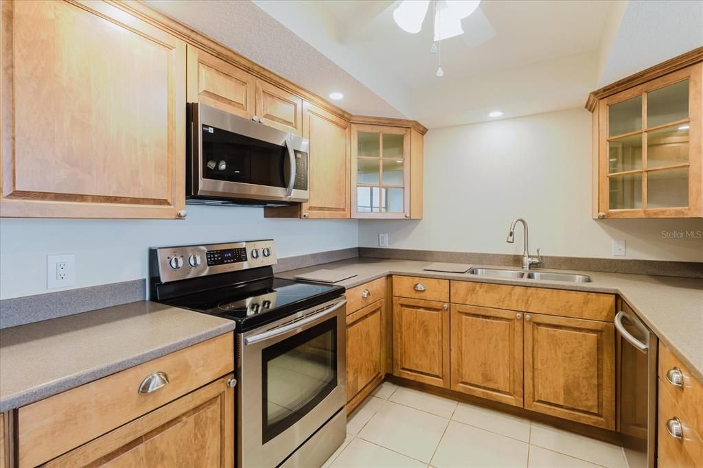 For Rent: $2,650 (2 beds, 2 baths, 1395 Square Feet)