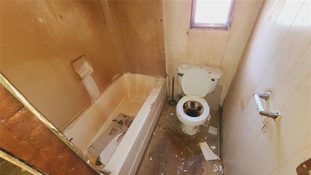 На продажу: $129,900 (3 спален, 2 ванн, 1200 Квадратных фут)