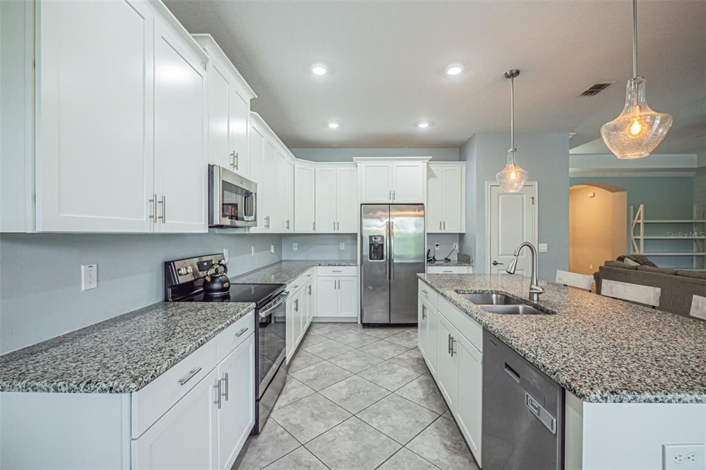 For Sale: $649,900 (4 beds, 2 baths, 2370 Square Feet)