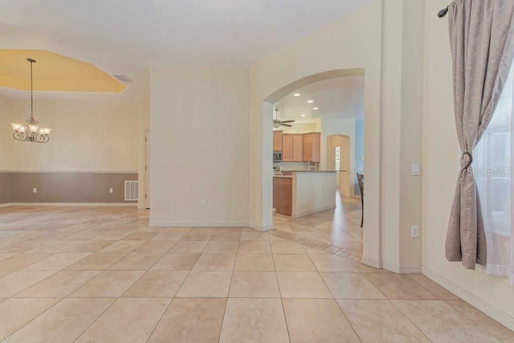 En Venta: $985,000 (3 camas, 2 baños, 2386 Pies cuadrados)