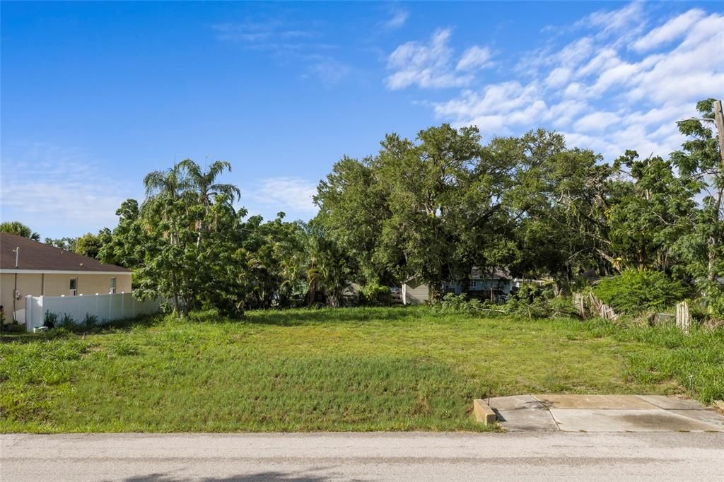 En Venta: $250,000 (0.28 acres)