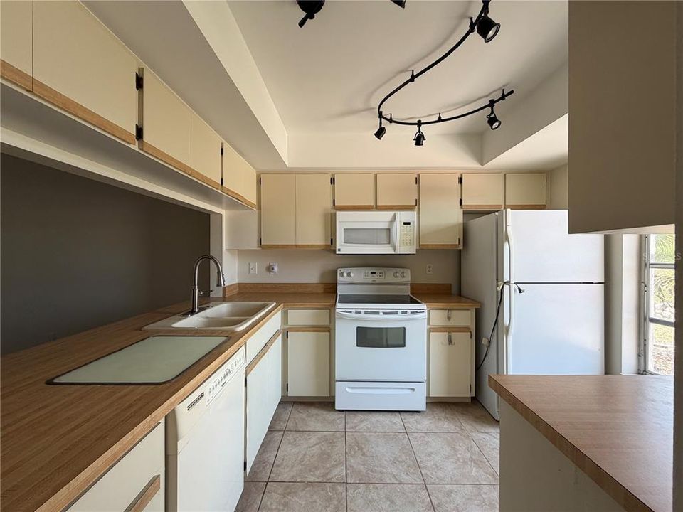 В аренду: $1,750 (2 спален, 2 ванн, 1100 Квадратных фут)
