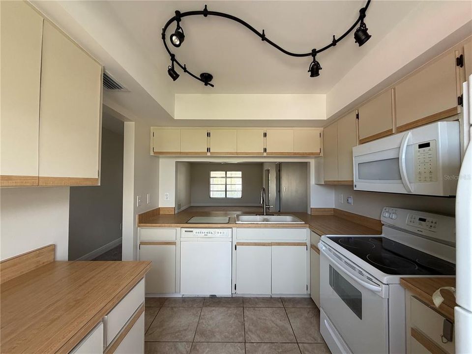В аренду: $1,750 (2 спален, 2 ванн, 1100 Квадратных фут)
