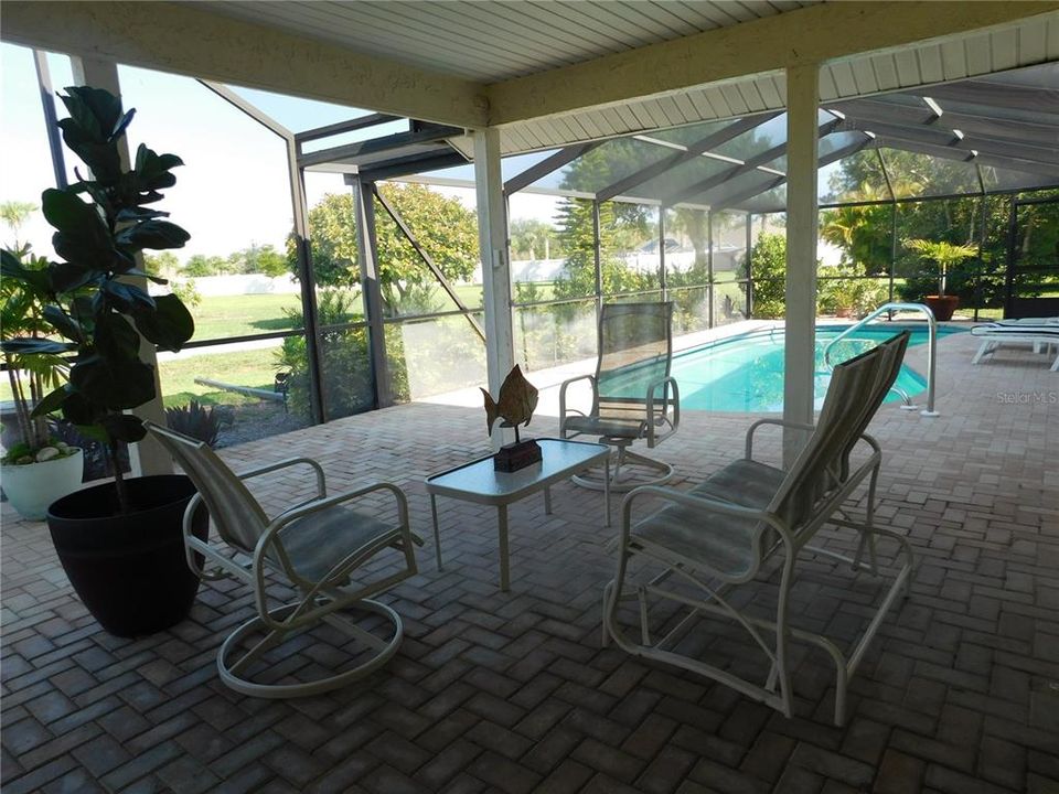 Active With Contract: $364,900 (3 beds, 2 baths, 1763 Square Feet)