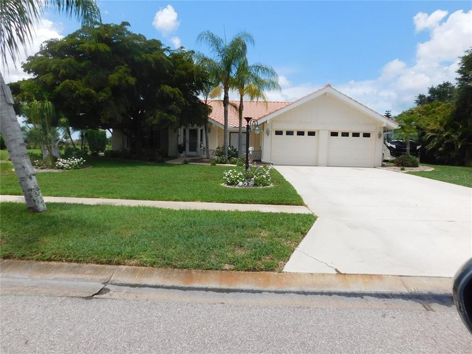 Active With Contract: $364,900 (3 beds, 2 baths, 1763 Square Feet)