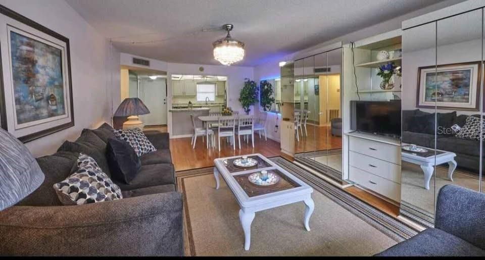 В аренду: $2,200 (2 спален, 2 ванн, 1115 Квадратных фут)
