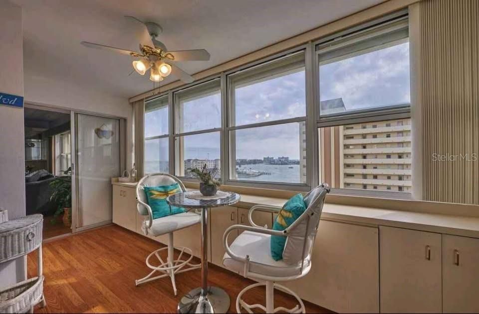 В аренду: $2,200 (2 спален, 2 ванн, 1115 Квадратных фут)