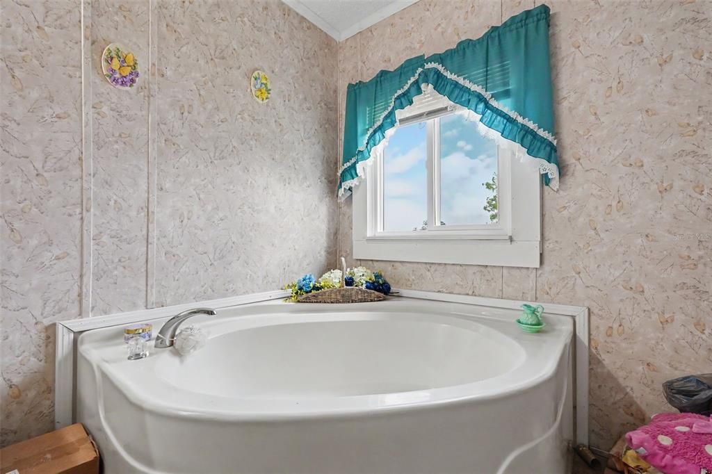 На продажу: $255,000 (3 спален, 2 ванн, 2040 Квадратных фут)