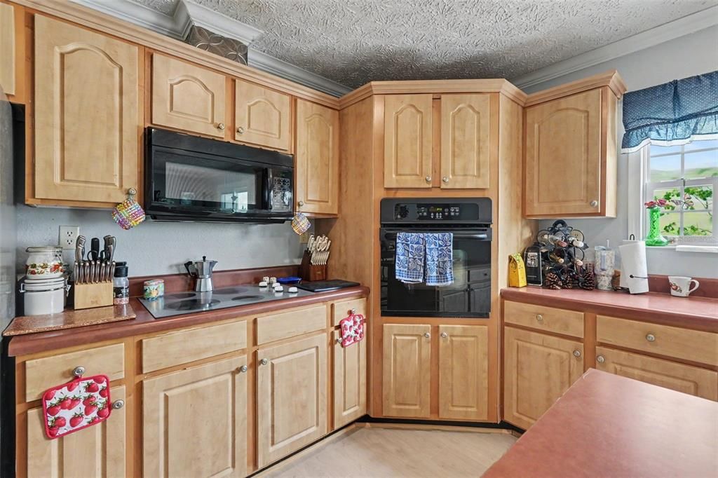 На продажу: $255,000 (3 спален, 2 ванн, 2040 Квадратных фут)