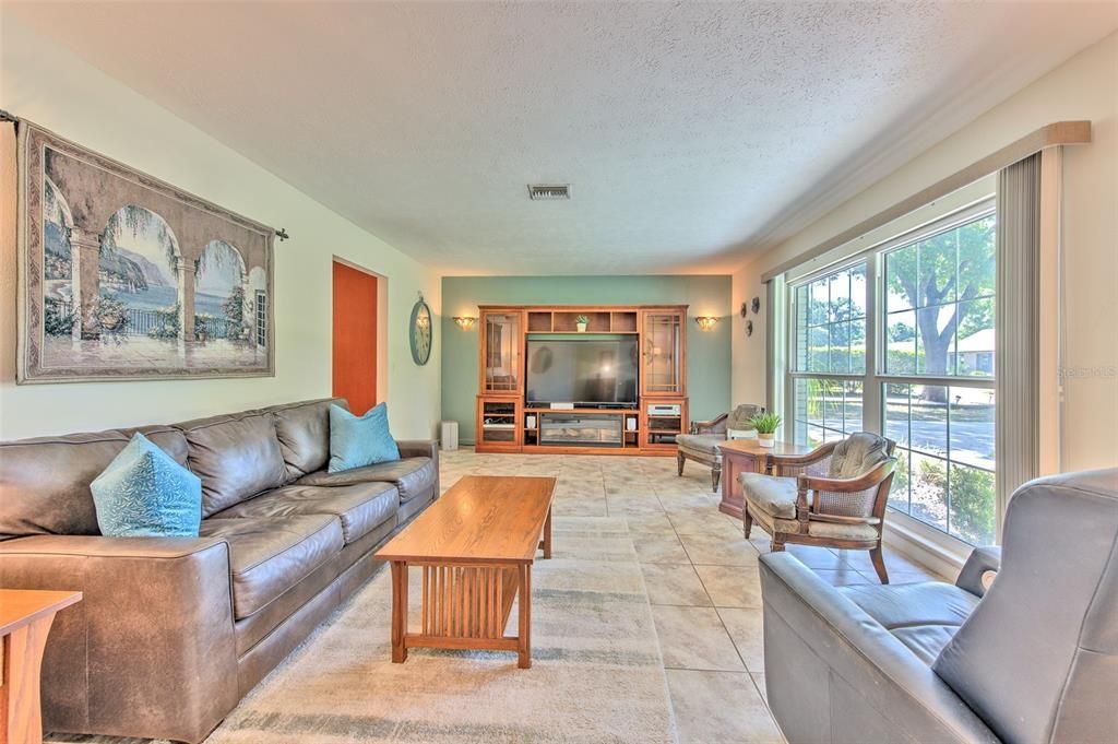 Activo con contrato: $387,000 (3 camas, 2 baños, 1488 Pies cuadrados)