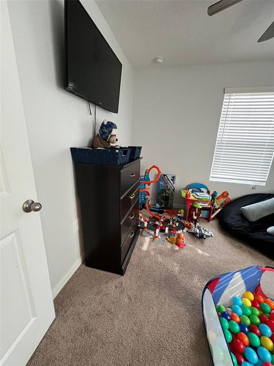 For Rent: $2,100 (3 beds, 2 baths, 1404 Square Feet)
