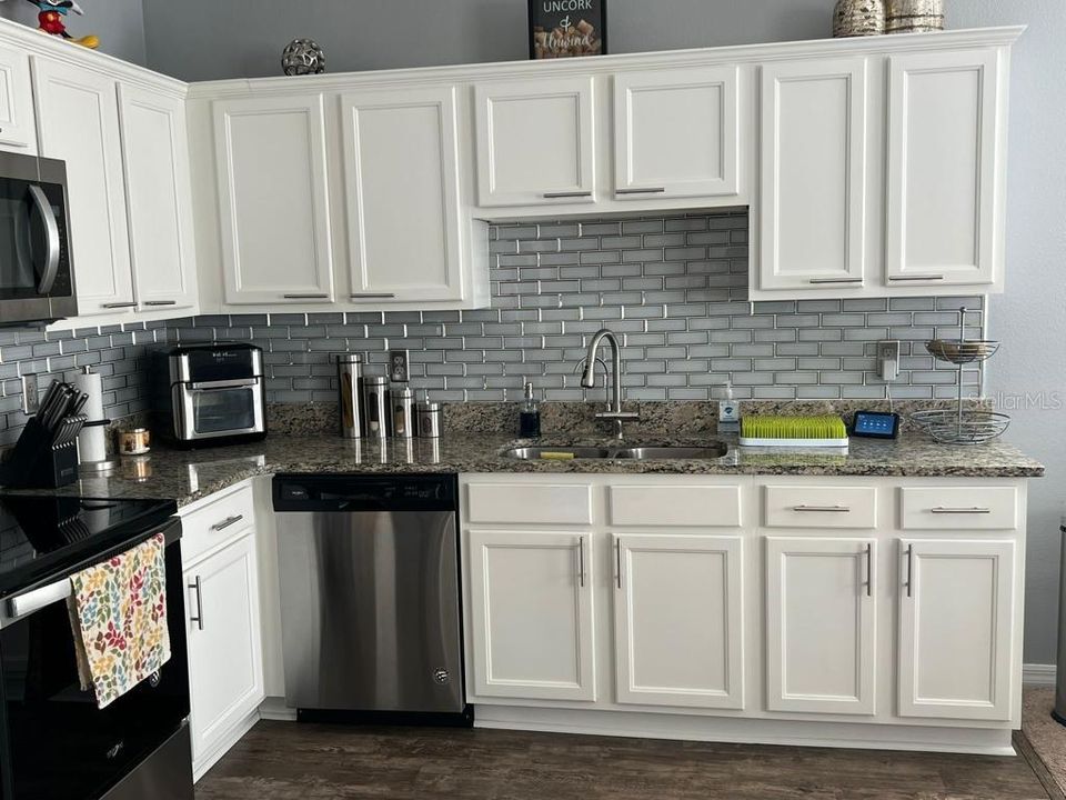 For Rent: $2,100 (3 beds, 2 baths, 1404 Square Feet)