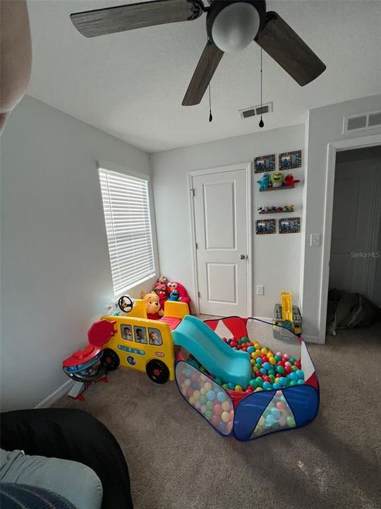 For Rent: $2,100 (3 beds, 2 baths, 1404 Square Feet)
