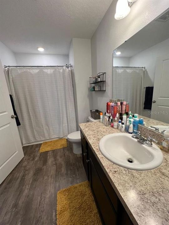 For Rent: $2,100 (3 beds, 2 baths, 1404 Square Feet)