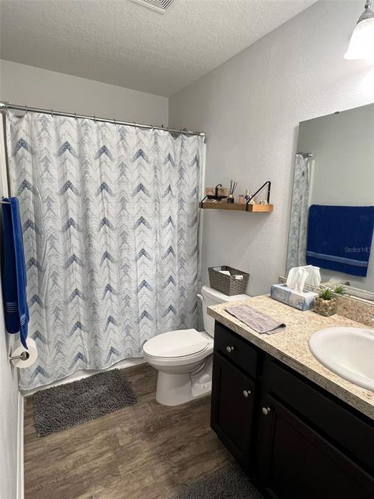 For Rent: $2,100 (3 beds, 2 baths, 1404 Square Feet)