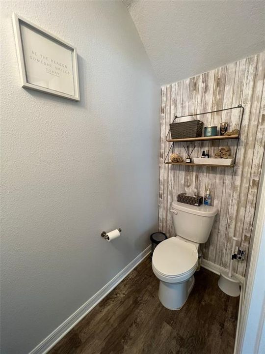 For Rent: $2,100 (3 beds, 2 baths, 1404 Square Feet)
