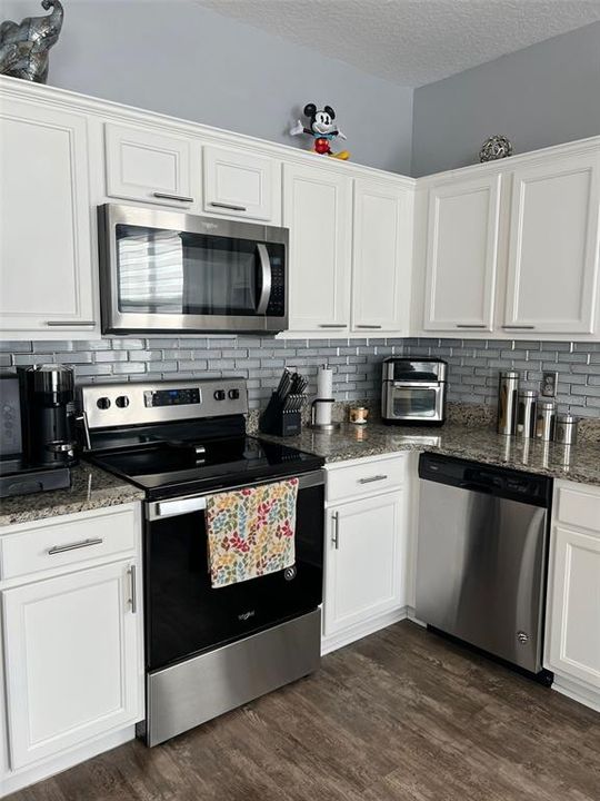 For Rent: $2,100 (3 beds, 2 baths, 1404 Square Feet)