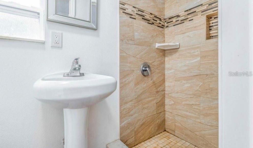 В аренду: $2,000 (3 спален, 2 ванн, 1266 Квадратных фут)