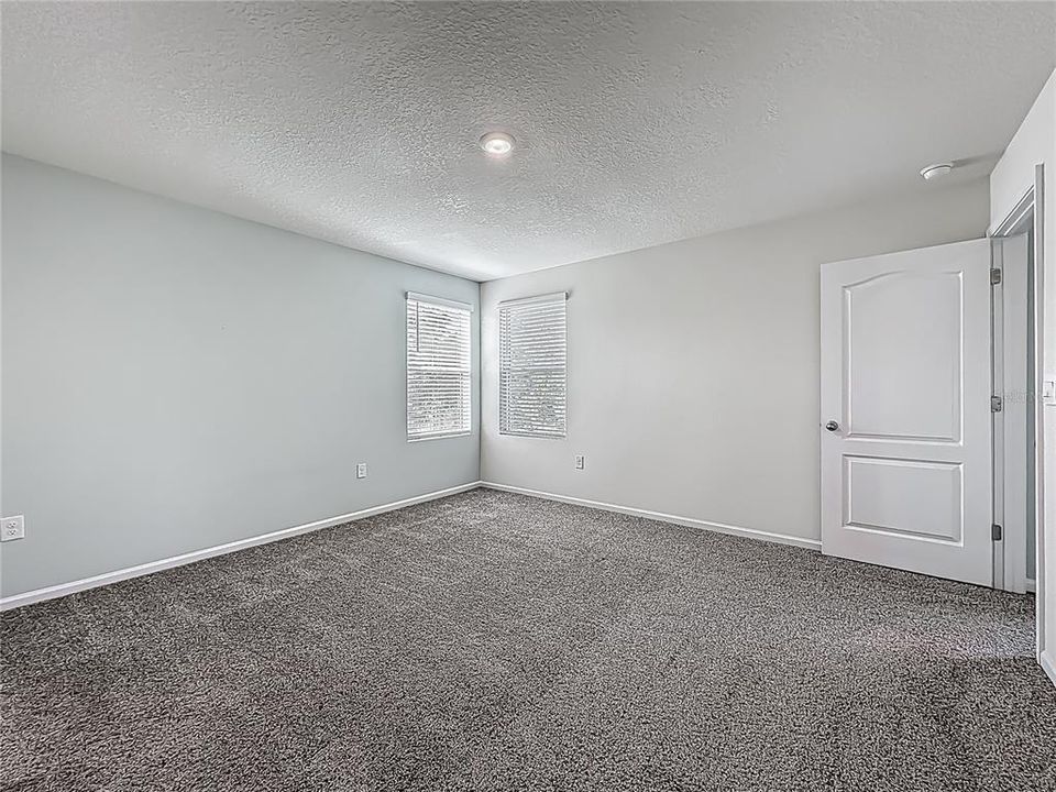 На продажу: $239,999 (3 спален, 2 ванн, 2033 Квадратных фут)