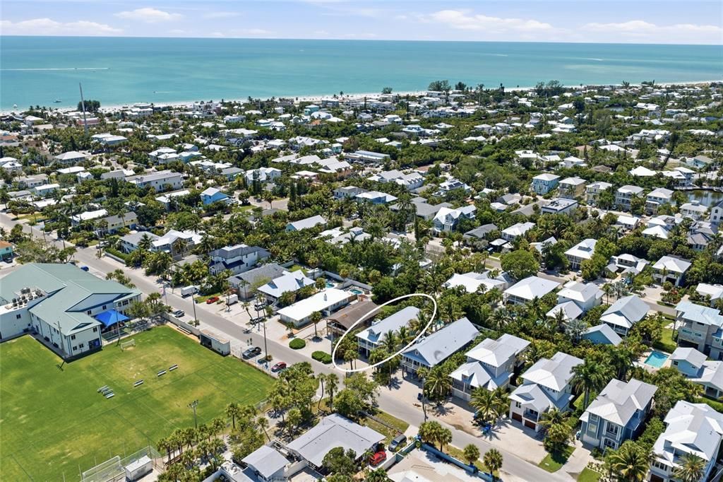 For Sale: $2,849,500 (4 beds, 4 baths, 2186 Square Feet)