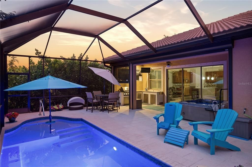 Activo con contrato: $559,000 (3 camas, 2 baños, 1996 Pies cuadrados)