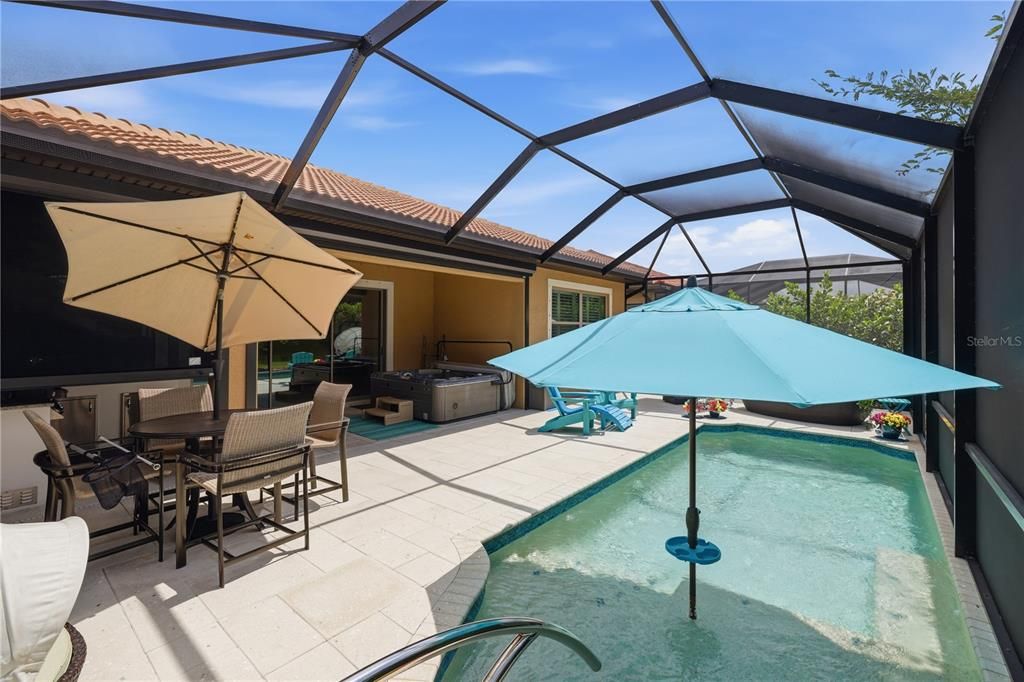 Activo con contrato: $559,000 (3 camas, 2 baños, 1996 Pies cuadrados)