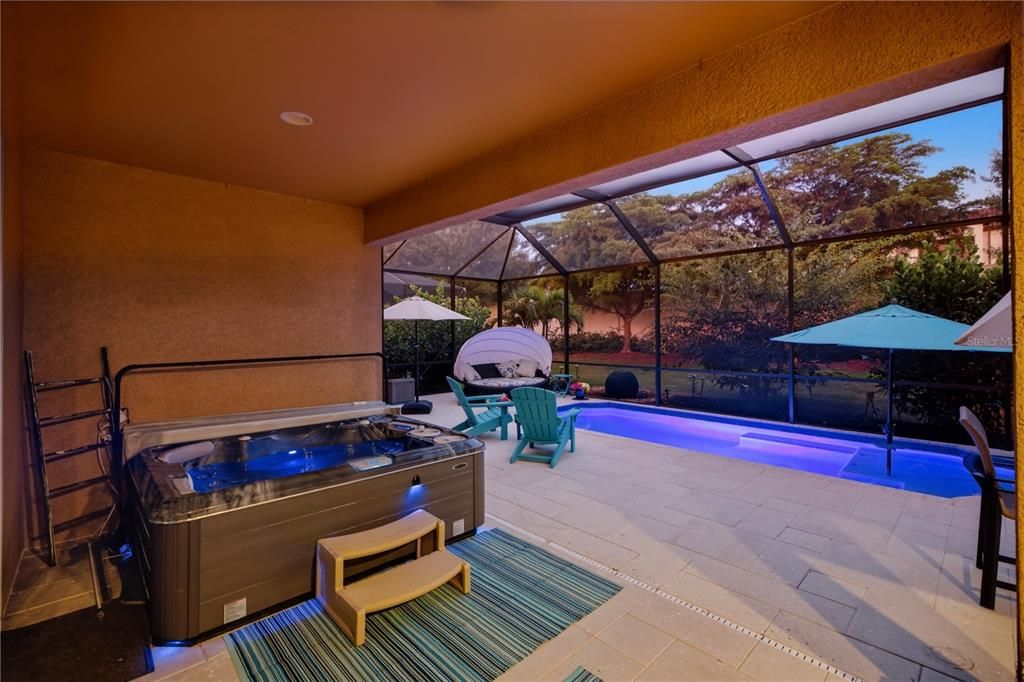 Activo con contrato: $559,000 (3 camas, 2 baños, 1996 Pies cuadrados)