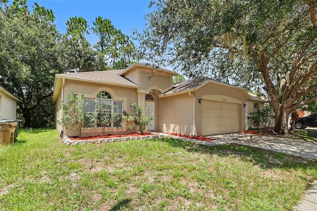 For Sale: $349,900 (4 beds, 2 baths, 1728 Square Feet)