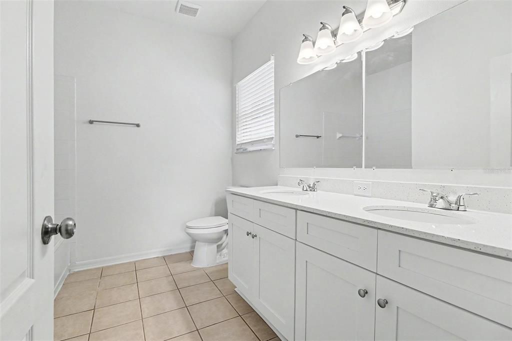 For Sale: $349,900 (4 beds, 2 baths, 1728 Square Feet)