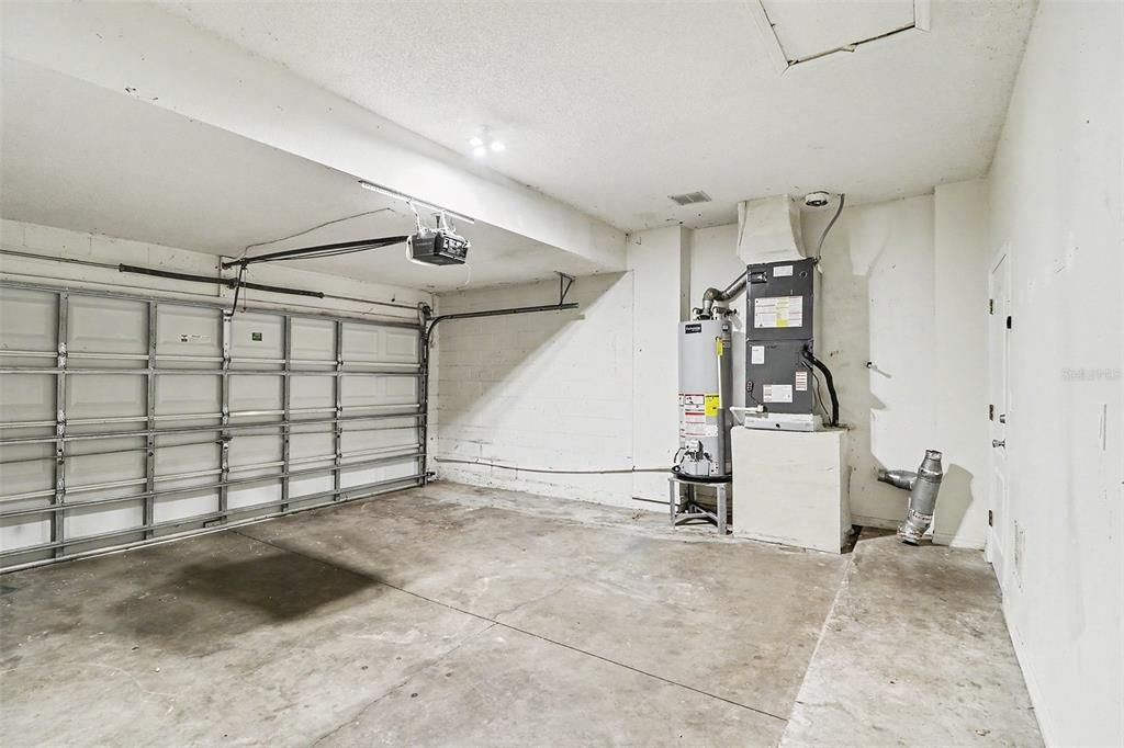 For Sale: $349,900 (4 beds, 2 baths, 1728 Square Feet)