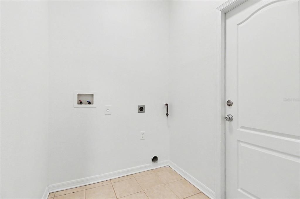 For Sale: $349,900 (4 beds, 2 baths, 1728 Square Feet)