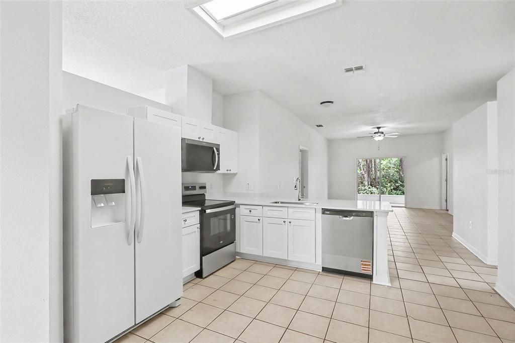 For Sale: $349,900 (4 beds, 2 baths, 1728 Square Feet)