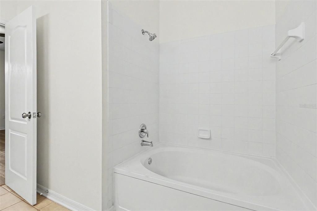 For Sale: $349,900 (4 beds, 2 baths, 1728 Square Feet)