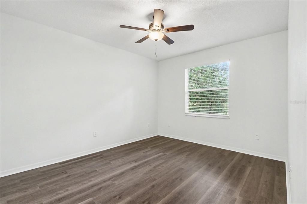 For Sale: $349,900 (4 beds, 2 baths, 1728 Square Feet)