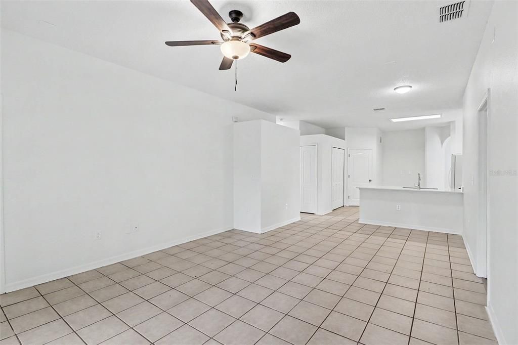 For Sale: $349,900 (4 beds, 2 baths, 1728 Square Feet)