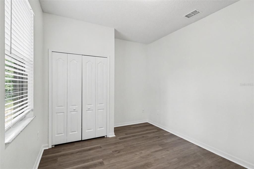 For Sale: $349,900 (4 beds, 2 baths, 1728 Square Feet)
