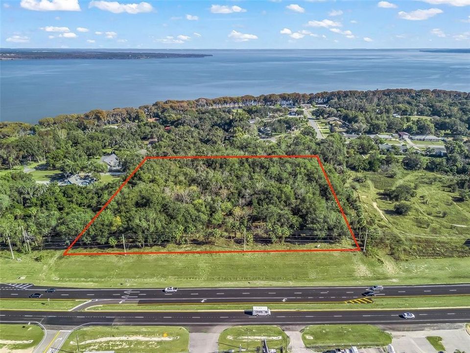 En Venta: $3,900,000 (8.35 acres)