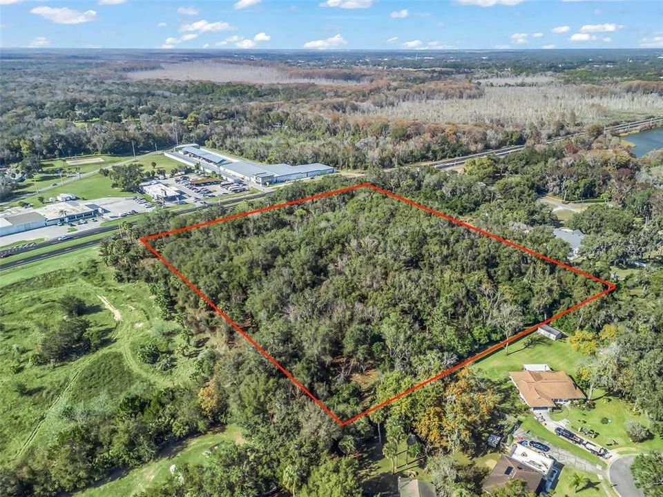 En Venta: $3,900,000 (8.35 acres)