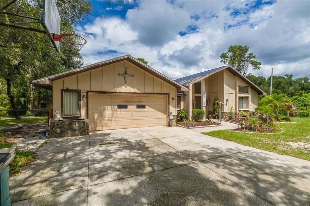 En Venta: $530,000 (3 camas, 2 baños, 2418 Pies cuadrados)
