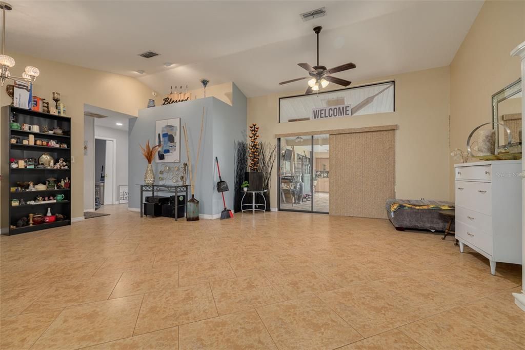 En Venta: $530,000 (3 camas, 2 baños, 2418 Pies cuadrados)